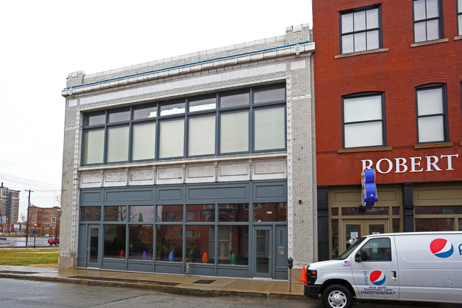 West Locust Lofts in St. Louis, MO - Foto de edificio - Building Photo