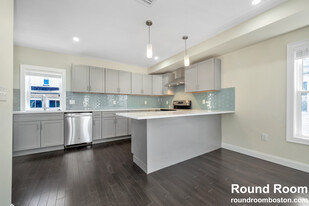 43 Wright Ave, Unit 2 in Medford, MA - Building Photo