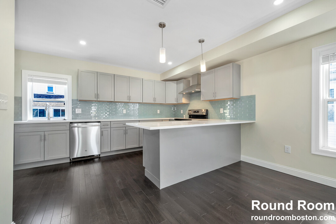 43 Wright Ave, Unit 2 in Medford, MA - Foto de edificio