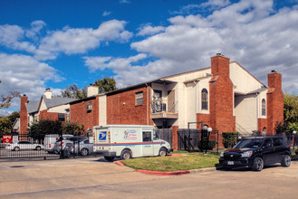 Inwood Place Apartments in Houston, TX - Building Photo - Building Photo