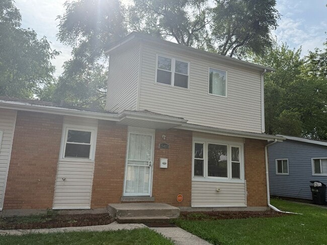 property at 15415 Dorchester Ave
