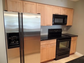 2881 N Oakland Forest Dr in Oakland Park, FL - Building Photo - Building Photo