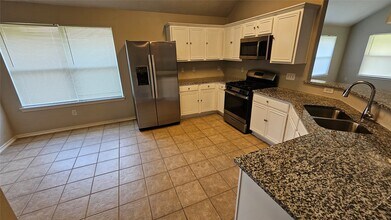 9035 Melody Park Ln in Houston, TX - Building Photo - Building Photo
