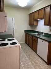 34630 Clarkson Dr W, Unit #54 in Fraser, MI - Foto de edificio - Building Photo