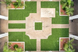 Falls of Alta Vista in Pasadena, TX - Foto de edificio - Building Photo