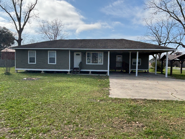 38501 Duplessis Rd in Prairieville, LA - Building Photo - Building Photo