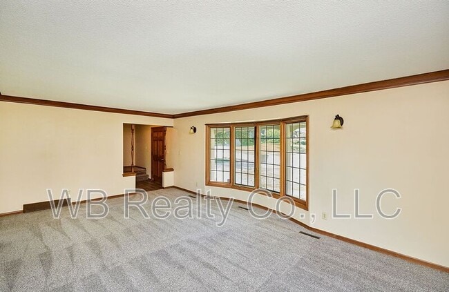 2101 Pleasant St in West Des Moines, IA - Building Photo - Building Photo