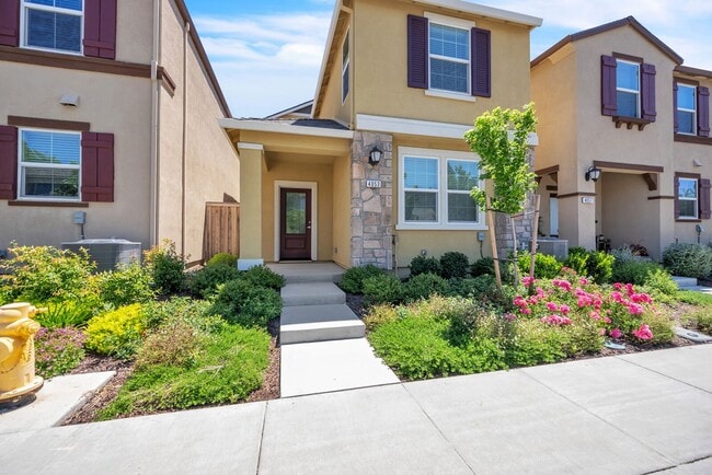 4053 Dover St in West Sacramento, CA - Building Photo - Building Photo