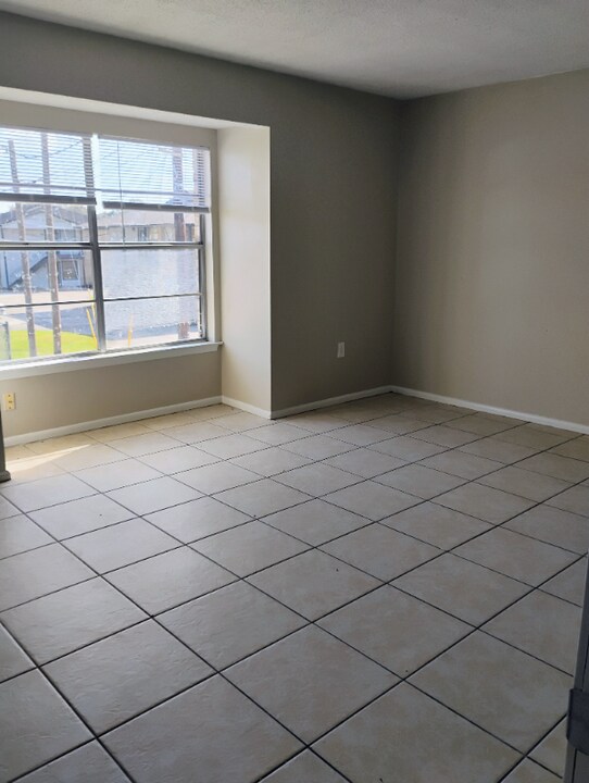 1120 W Shilo Dr in Baker, LA - Building Photo