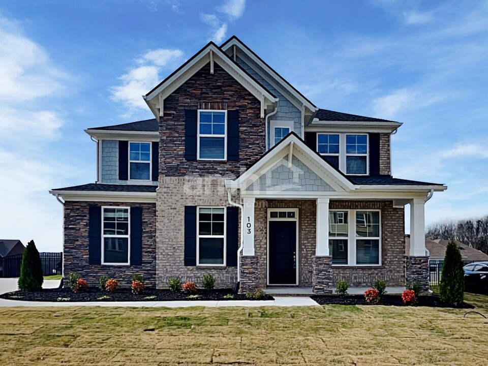 103 Marin Dr in Hendersonville, TN - Building Photo