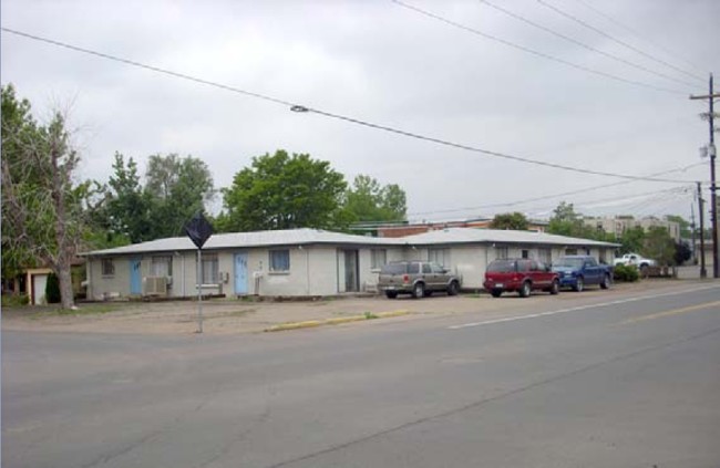 8300 W 14th Ave in Lakewood, CO - Foto de edificio - Building Photo