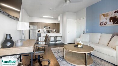 11022 Culebra Rd in San Antonio, TX - Foto de edificio - Building Photo