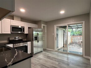 10510 Little Pebble Dr in Austin, TX - Building Photo - Building Photo