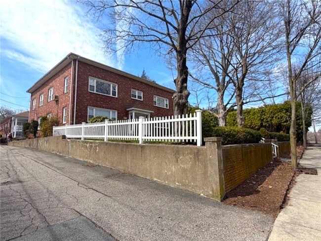 216 Harris Ave in Woonsocket, RI - Building Photo - Building Photo