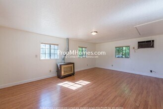13522 SE Oatfield Rd in Milwaukie, OR - Building Photo - Building Photo