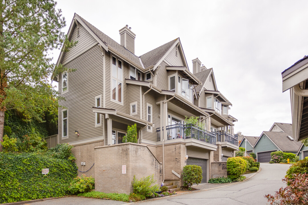 910 Fort Fraser Rise in Port Coquitlam, BC - Building Photo