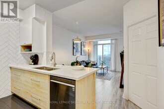 155 Beecroft Rd in Toronto, ON - Building Photo - Building Photo