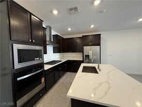 11450 Crimson Ledge Ave in Las Vegas, NV - Building Photo - Building Photo