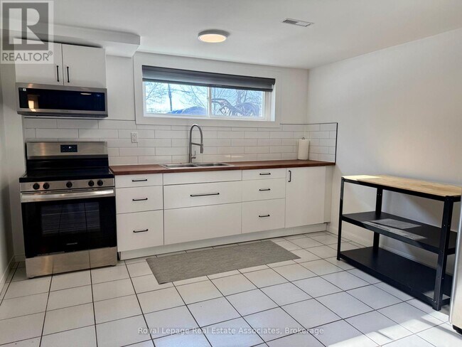 81 Post Rd in Brampton, ON - Building Photo - Building Photo