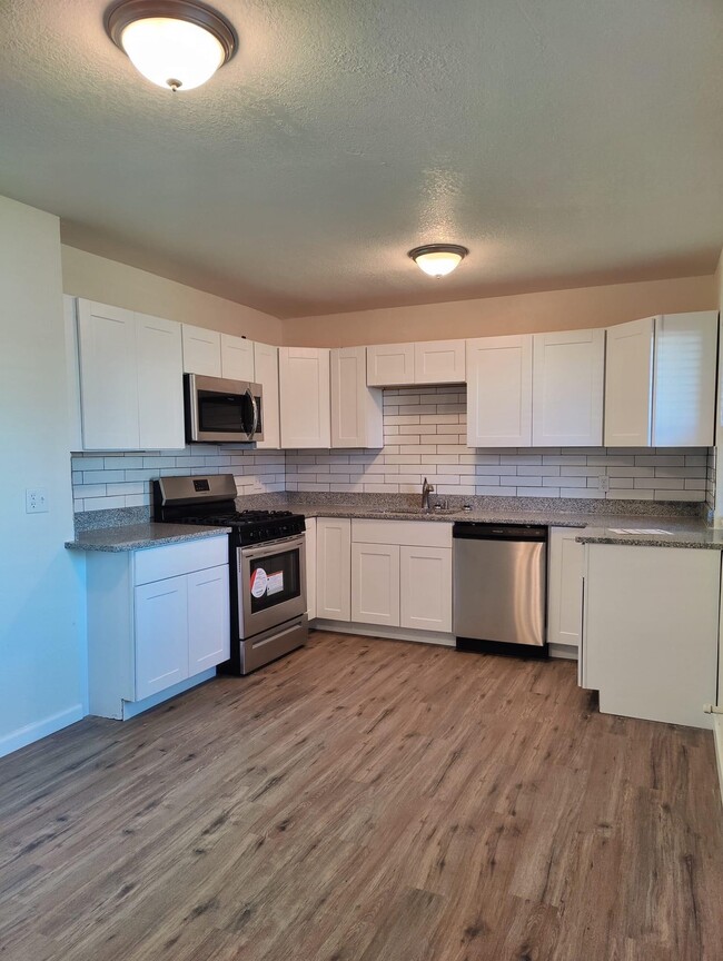 Northeastern Apts - Available Now in Albuquerque, NM - Foto de edificio - Building Photo