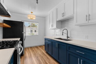 936 Cedar Ave, Unit 09 in Long Beach, CA - Building Photo - Building Photo