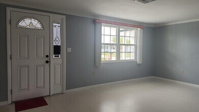 6153 9th Ave in New Port Richey, FL - Building Photo - Building Photo