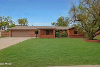 2226 E Fairmount Ave in Phoenix, AZ - Foto de edificio - Building Photo