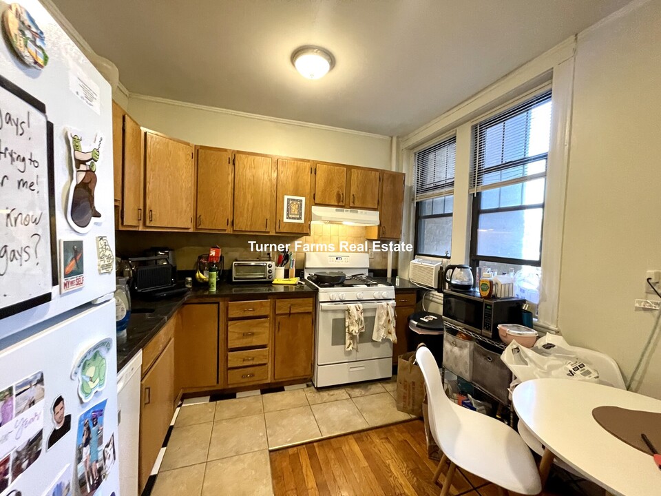 54 Queensberry St, Unit 8 in Boston, MA - Building Photo