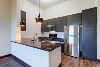 17 Broad in Chattanooga, TN - Foto de edificio - Building Photo