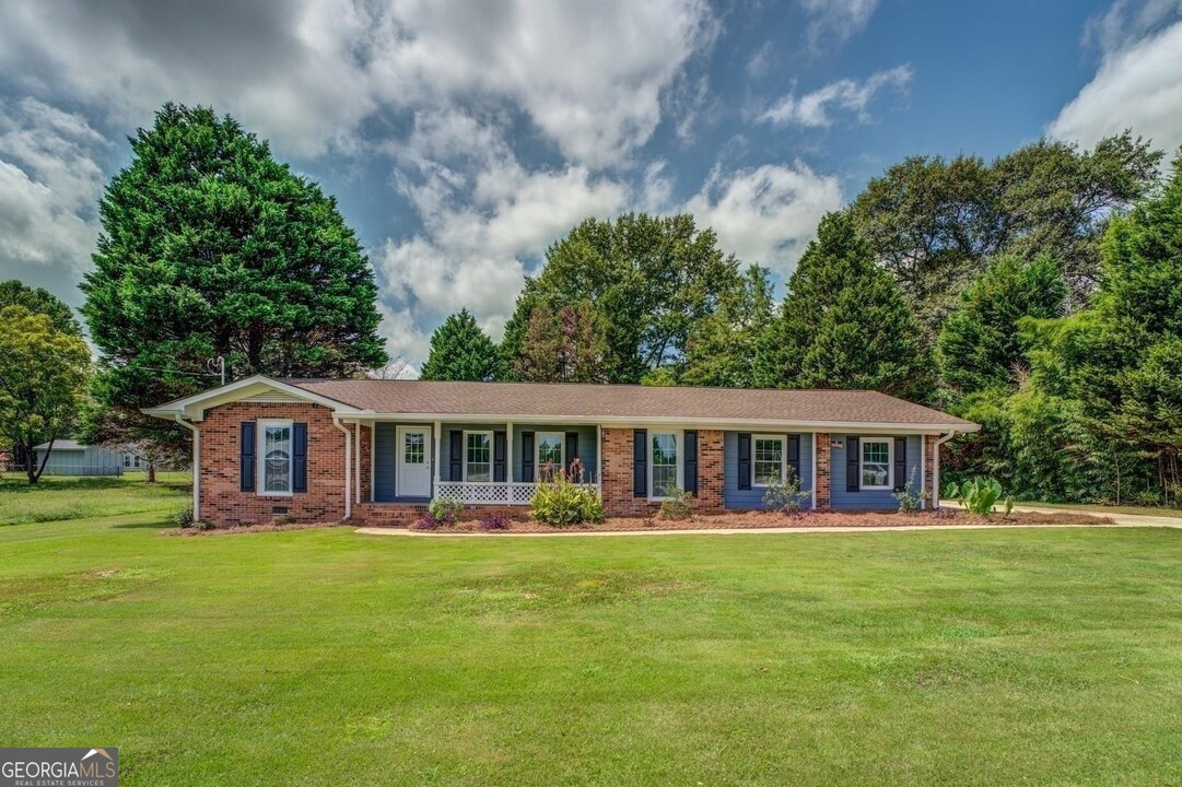 1815 Old Salem Rd SE in Conyers, GA - Building Photo