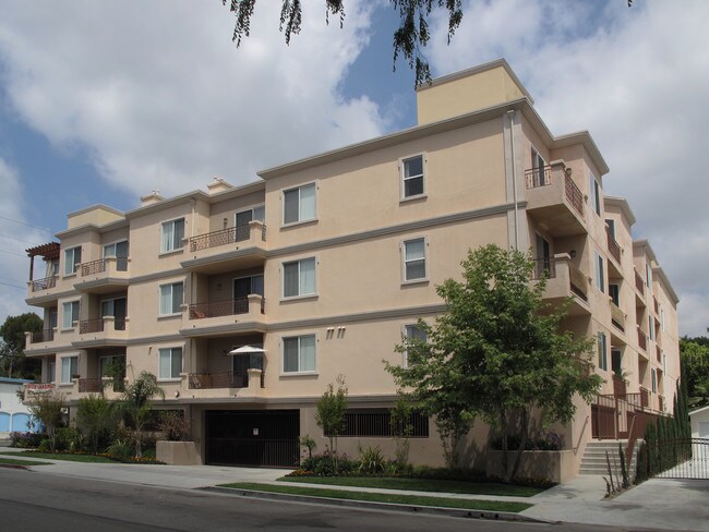 Califa Court in Valley Village, CA - Foto de edificio - Building Photo