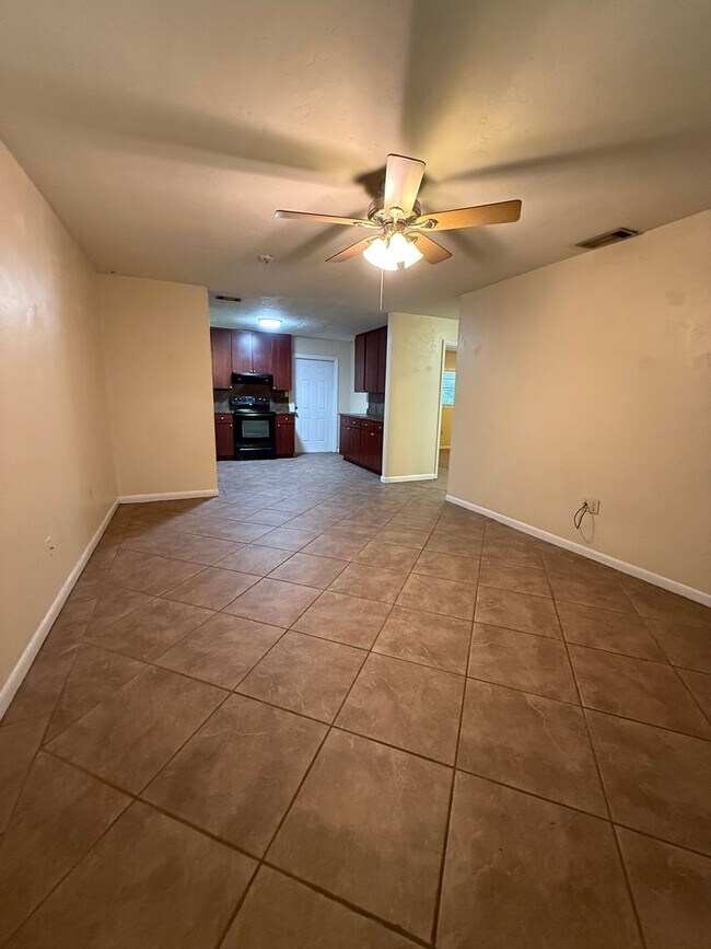 2644 SW 31st Pl-Unit -A in Gainesville, FL - Building Photo - Building Photo