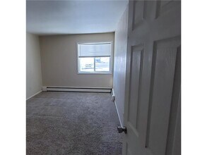 808 Evergreen Ave in Olivia, MN - Building Photo - Building Photo