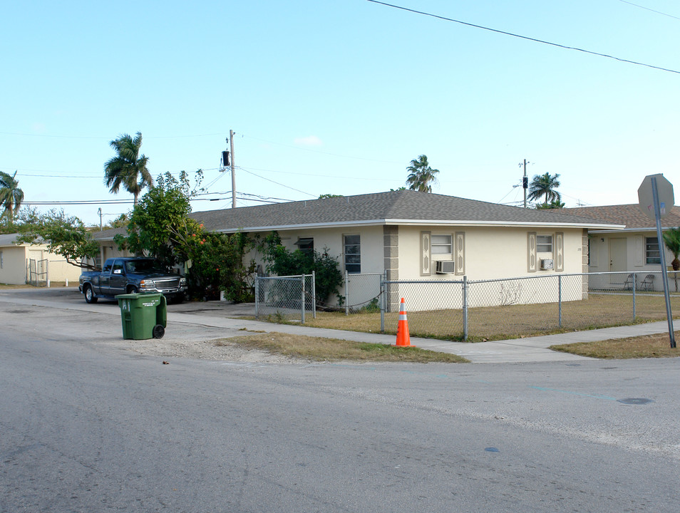 169-193 NW 2nd St in Homestead, FL - Building Photo