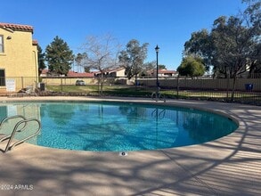 653 W Guadalupe Rd in Mesa, AZ - Building Photo - Building Photo