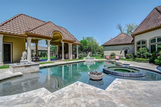 property at 33202 W Haddon Ct