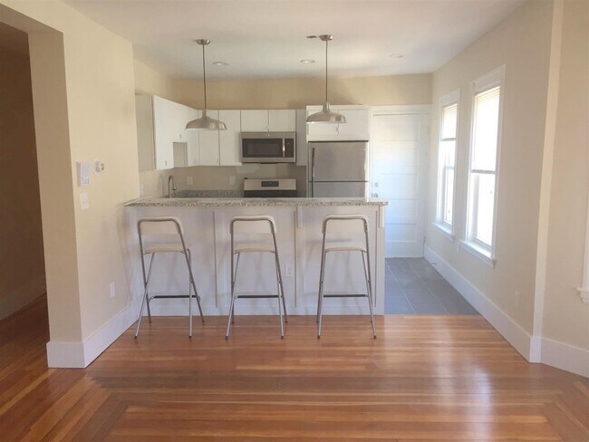 102 Morrison Ave, Unit 2 in Somerville, MA - Building Photo - Building Photo
