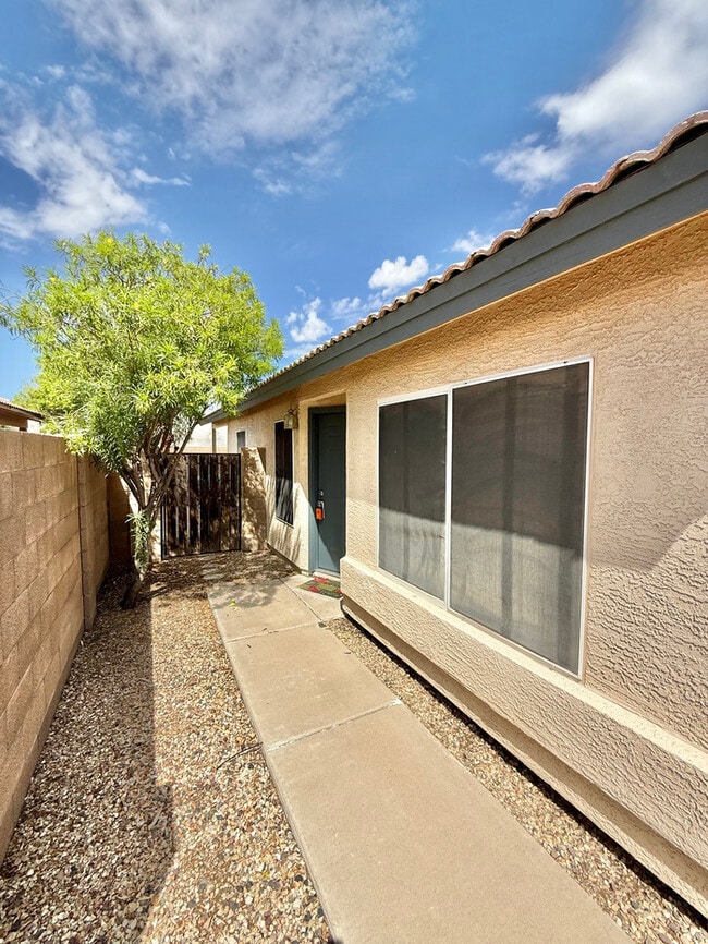 2316 E Kelton Ln in Phoenix, AZ - Building Photo - Building Photo