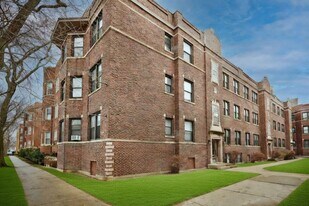 1355 W Touhy Ave in Chicago, IL - Building Photo