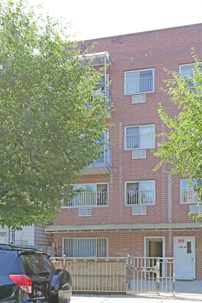 10438 38th Ave in Corona, NY - Foto de edificio - Building Photo