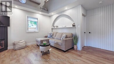 242 Muriel St in Newmarket, ON - Building Photo - Building Photo