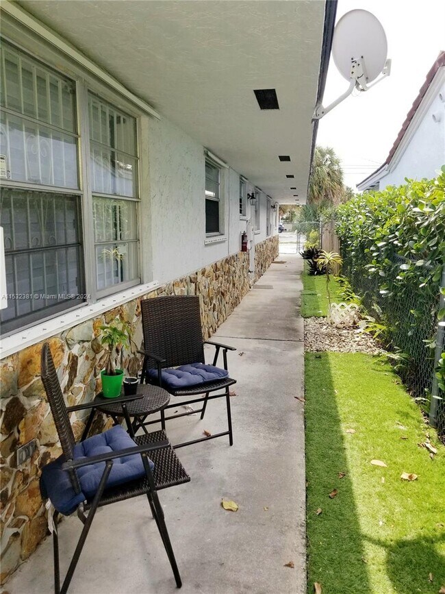1906-1908 Taylor St, Unit 1908B in Hollywood, FL - Building Photo - Building Photo