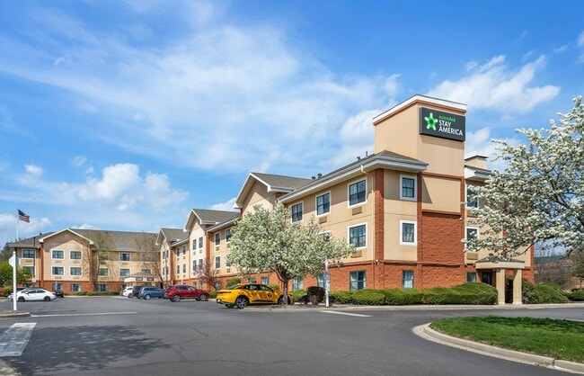 Furnished Studio-Long Island - Melville in Melville, NY - Foto de edificio - Building Photo