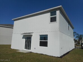 19504 Fairhill Ct in Lehigh Acres, FL - Building Photo - Building Photo