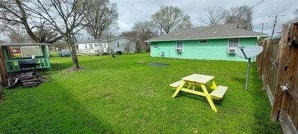 418 Lee St in Navasota, TX - Building Photo - Building Photo