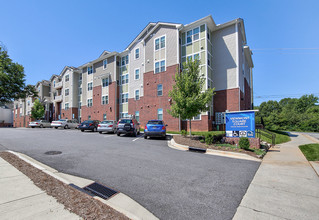 Viewmont Square in Hickory, NC - Building Photo - Building Photo