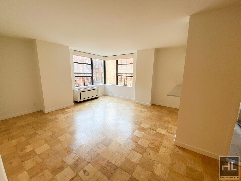 W 87th St in New York, NY - Building Photo