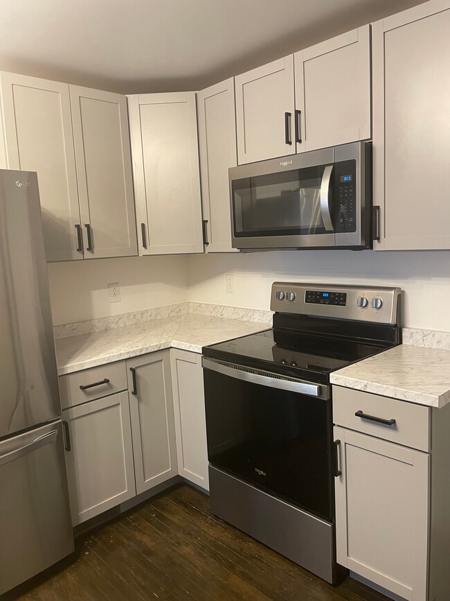 2397 Railroad St, Unit 2nd Floor 3BR