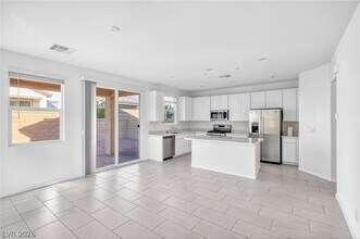 10233 S Ullom Dr in Las Vegas, NV - Building Photo - Building Photo