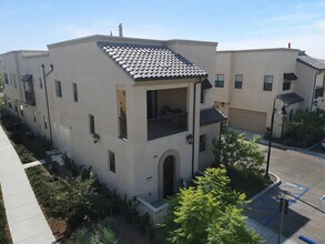 168 Follyhatch in Irvine, CA - Building Photo - Building Photo